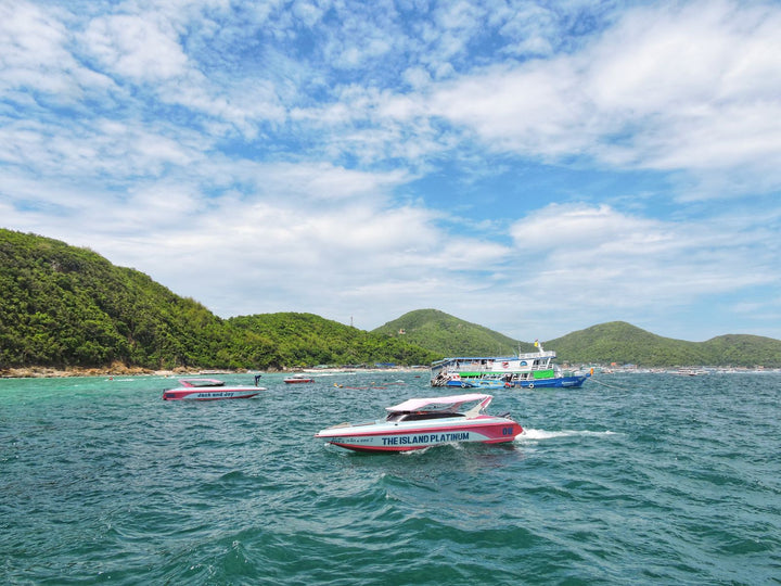 Speedboats near Koh Larn island, Pattaya