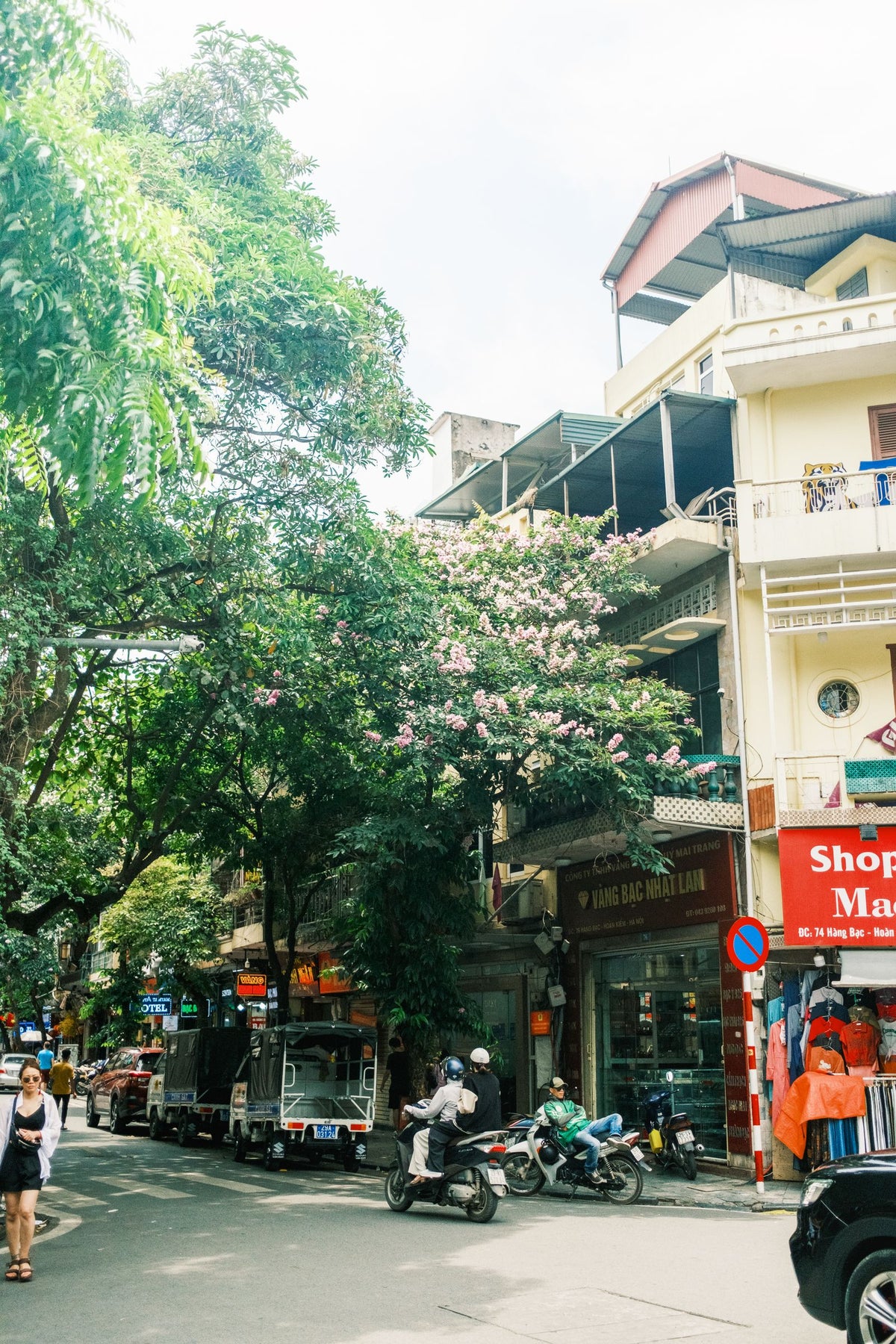 Street view in Hanoi's Old Quarter