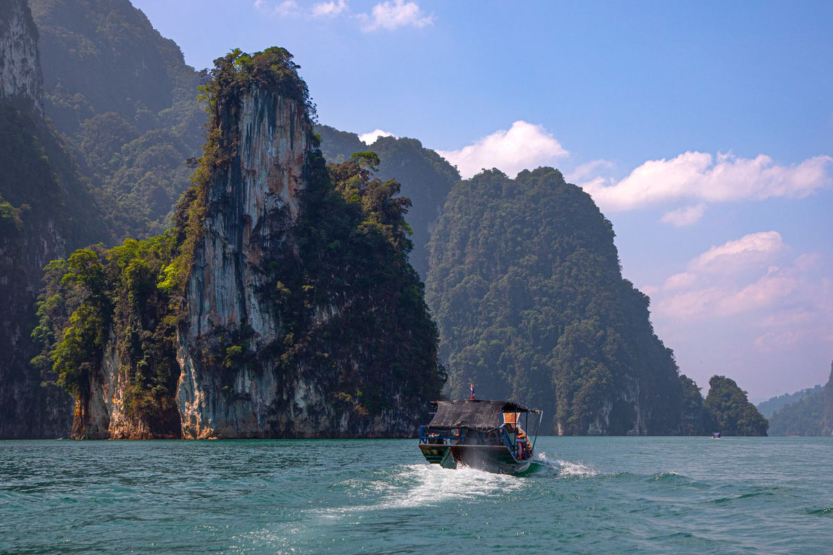 Longtail boat on Cheow Lan Lake